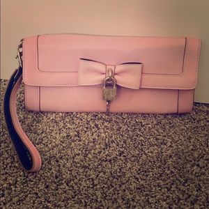 HOT KISS pink clutch/wristlet